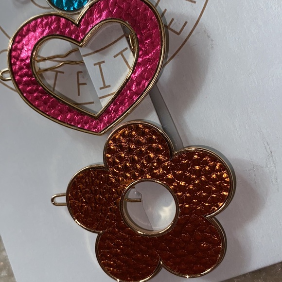 NEW UO hair clip set - Picture 8 of 8